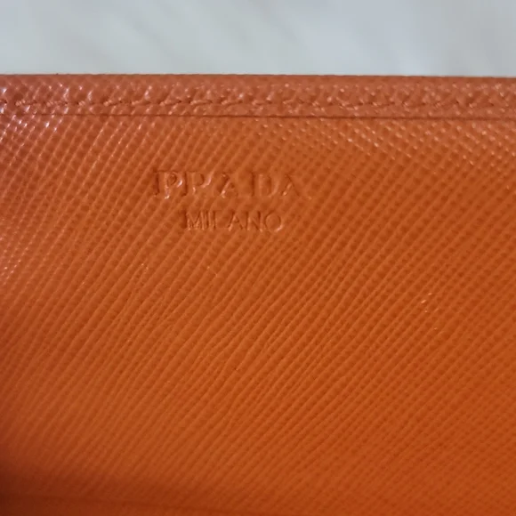 PRADA - Picture 7 of 16